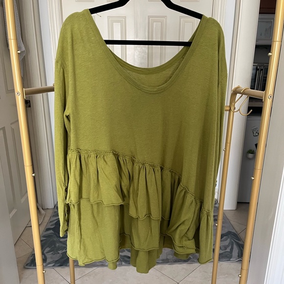 Never worn- Free People Beach long sleeve tunic. Button detailing on sleeves - Picture 2 of 3